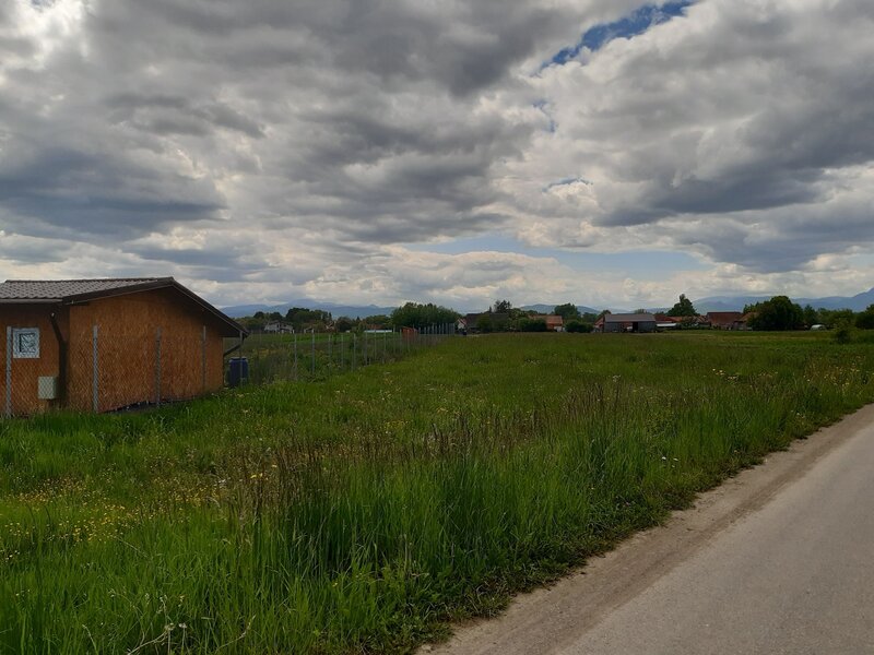 Lunca Calnicului Teren intravilan construibil utilitati central drum asfalt